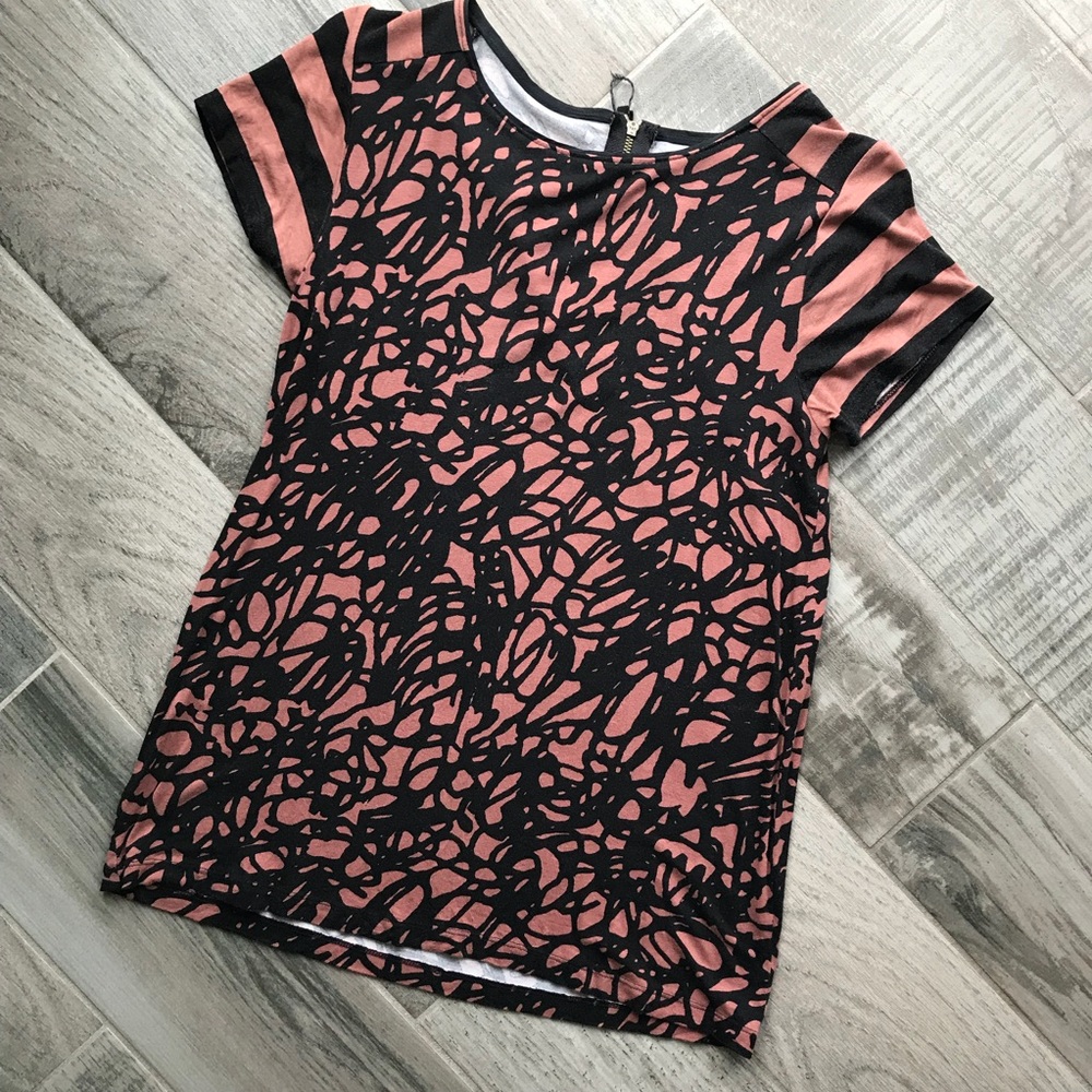 Mixed pattern tee
